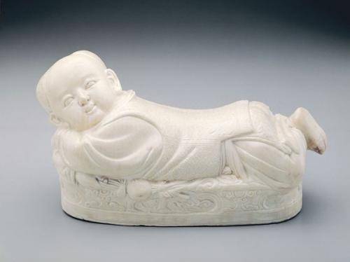 广东汕尾宋代白瓷孩儿枕权 威拍卖哪里好