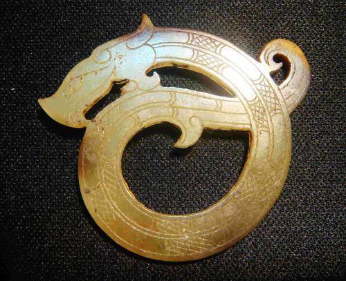 战国玉龙形珮的真假如何鉴定