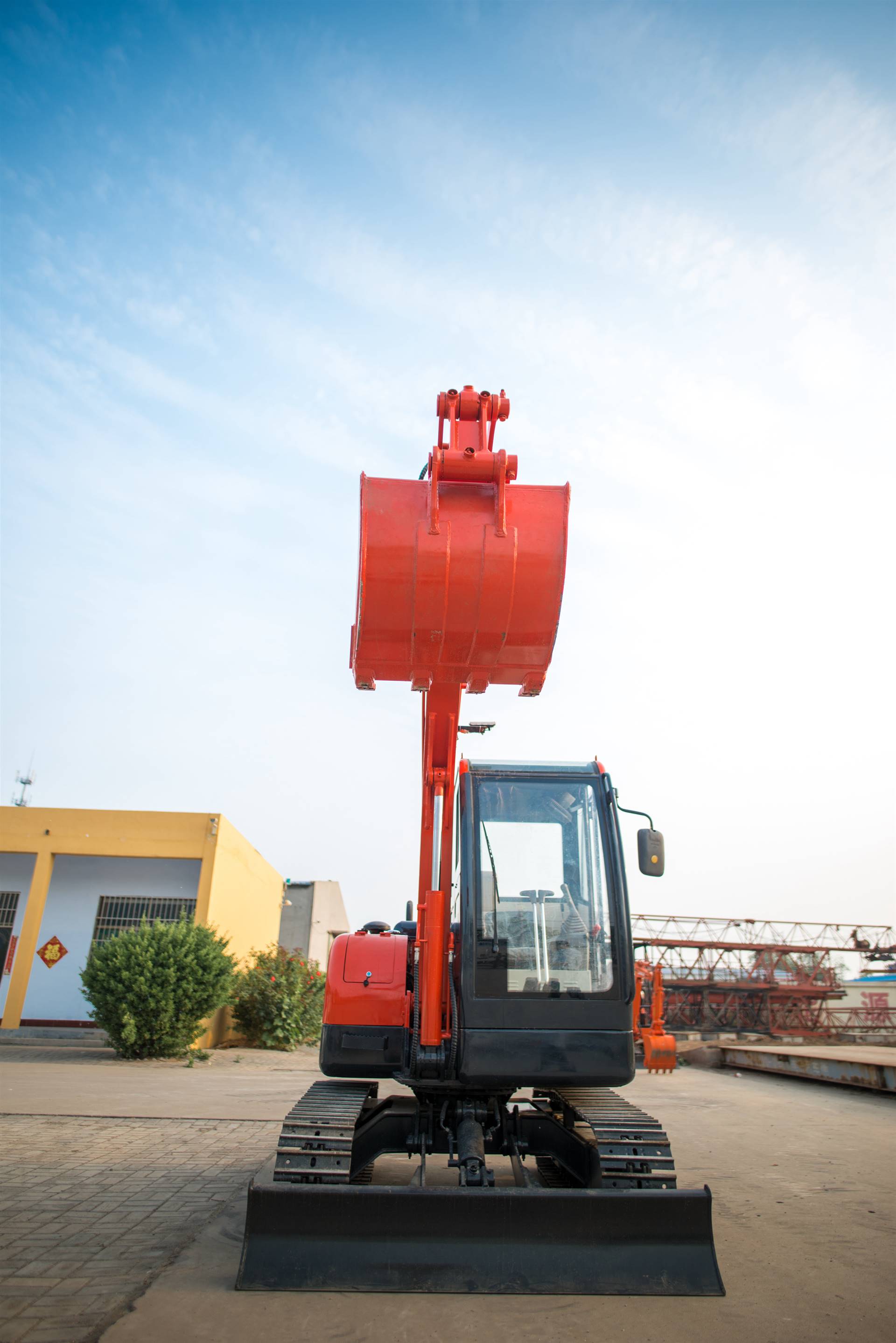 山东山鼎工程机械有限公司 省时省力的多功能挖掘机 小型履带挖掘机