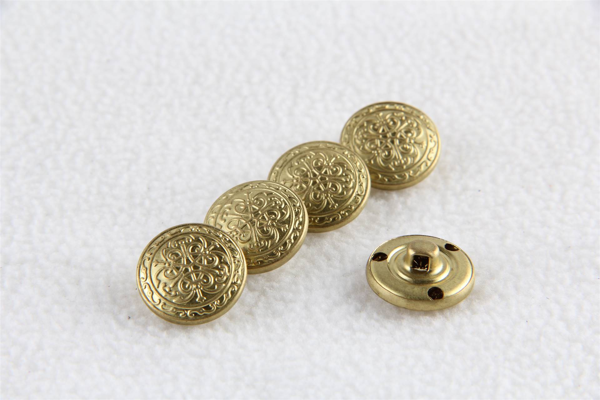 毅诚有脚纽扣铜质耐磨 花纹时装女装大衣纺织辅料 金属扣厂家批发