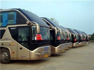 万里汽车客运郑州到东胜卧铺大巴车