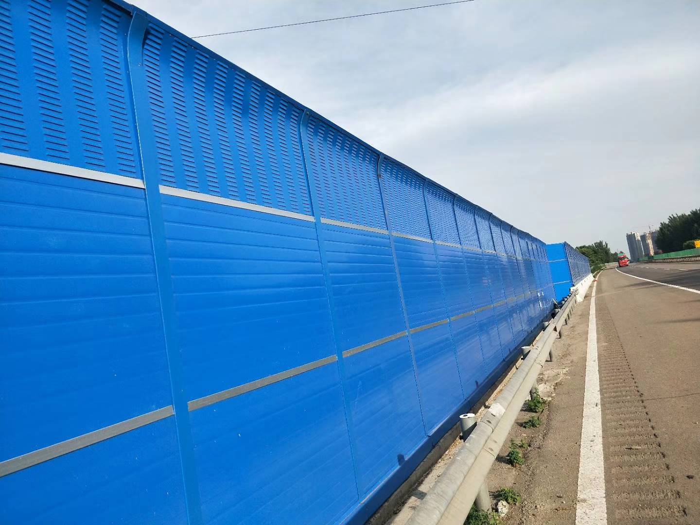 中建三局内蒙公路声屏障隔音板