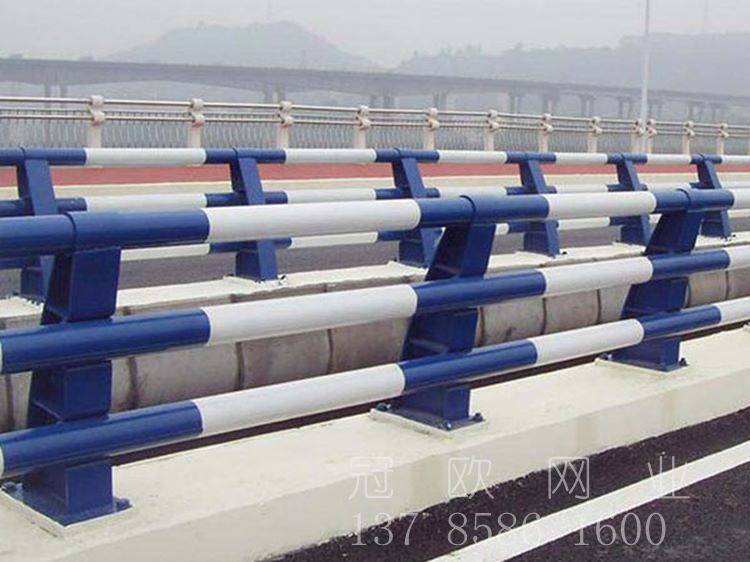 桥梁防撞护栏厂家 市政道路防撞护栏价格