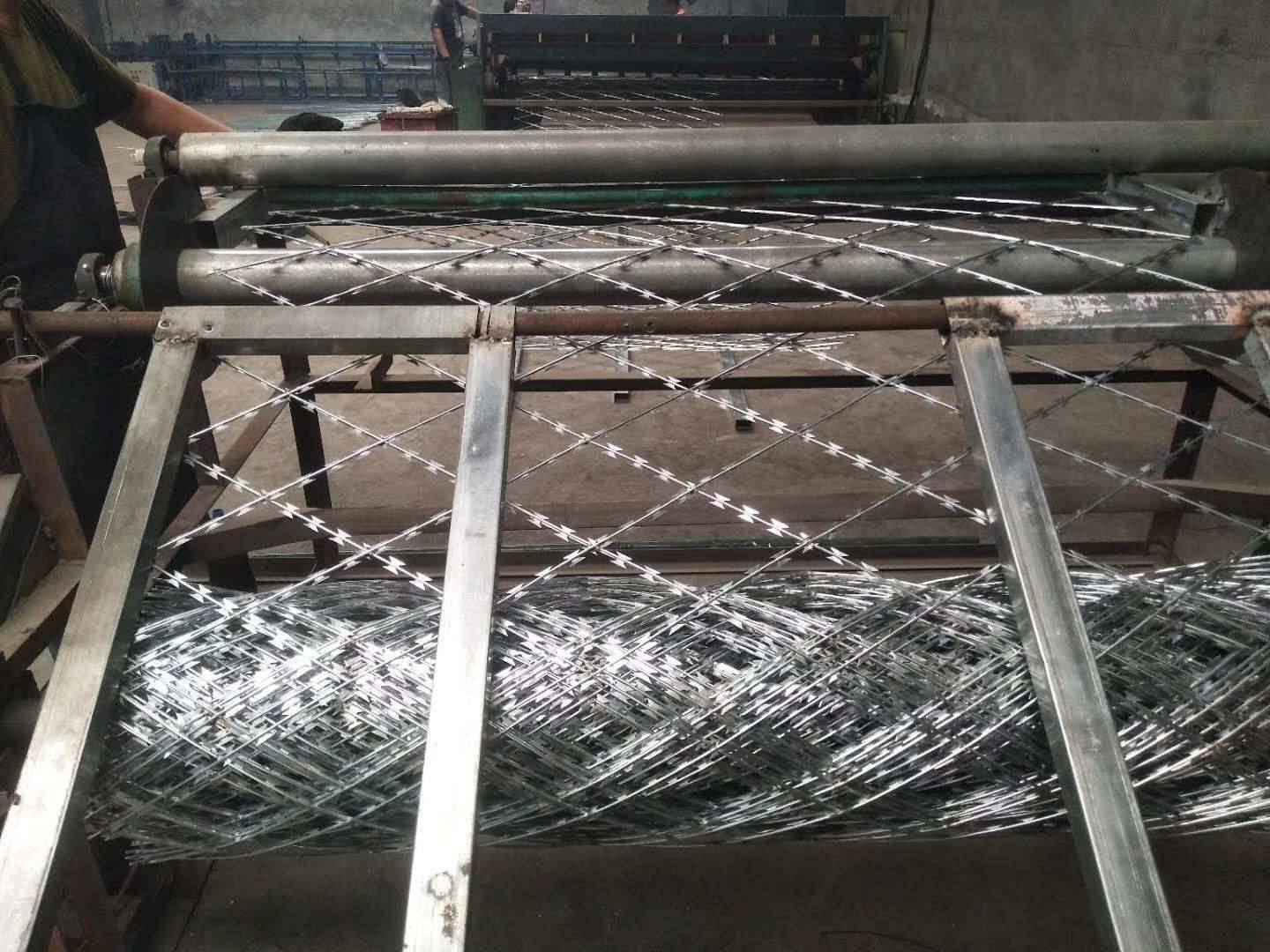 刀片刺网防抛护栏a田东刀片刺网防抛护栏厂家