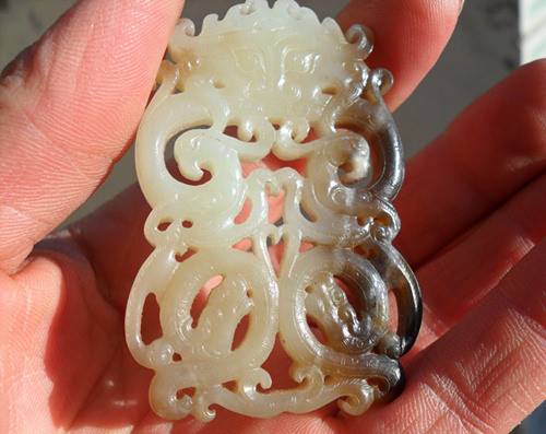 辽代白玉龙凤坠高价成交方法