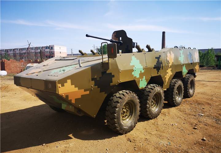 92式轮式装甲运兵观光车军事模型机