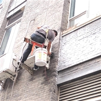 蜘蛛人雨水管加固、空调清洗安装、百叶窗加固、亮化维修广告拆除