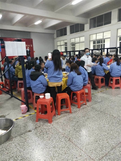 员工就餐图片_公司相册_广州餐餐添香餐饮管理有限公司 - 搜了网