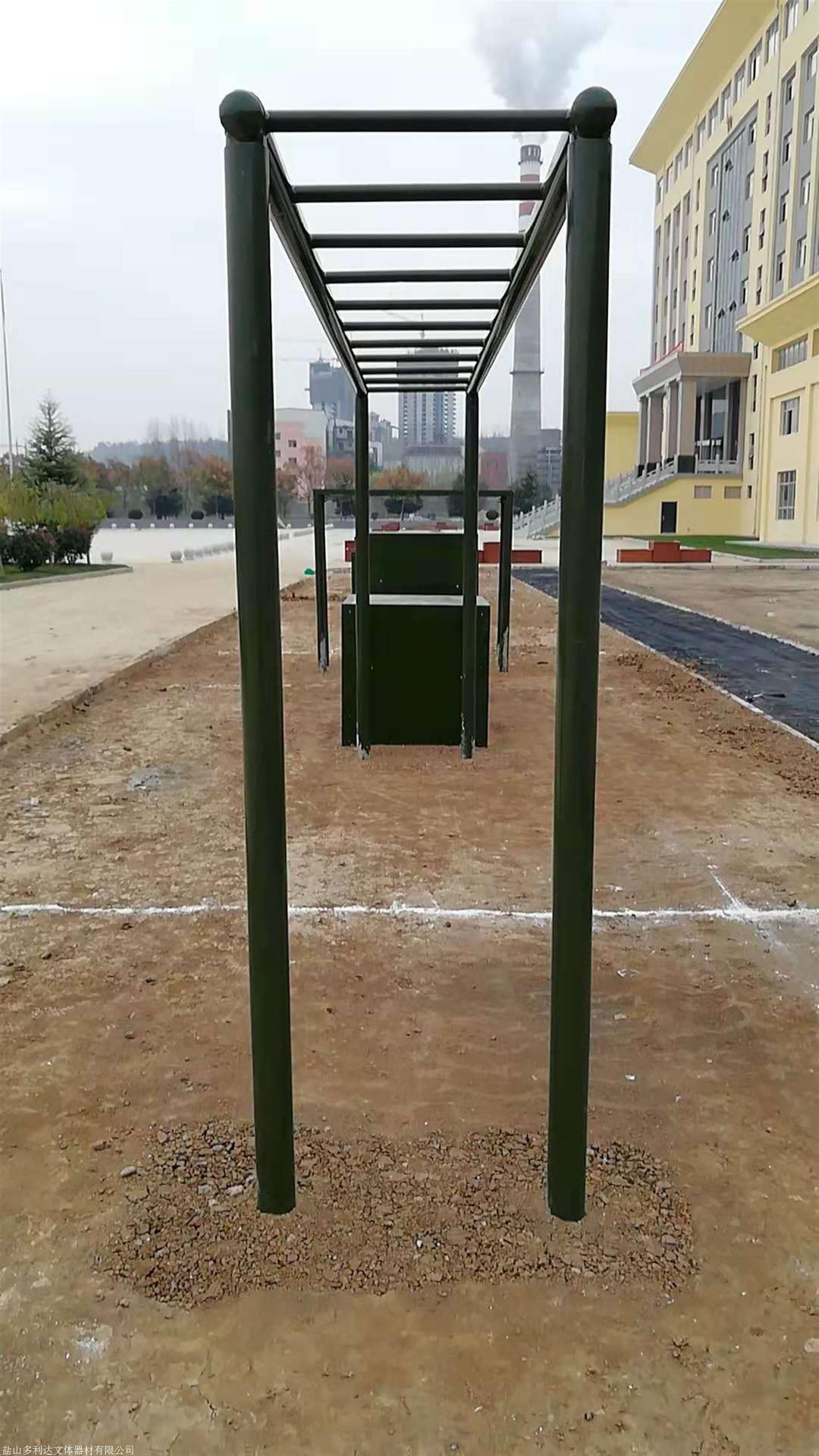 军事400米障碍器材高低桩网价格