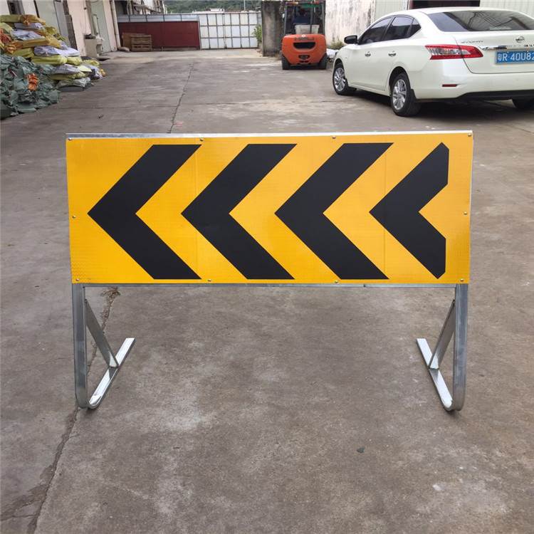 1米高镀锌板施工牌 50元一个    施工牌又名施工标志牌,施工路栏,活动