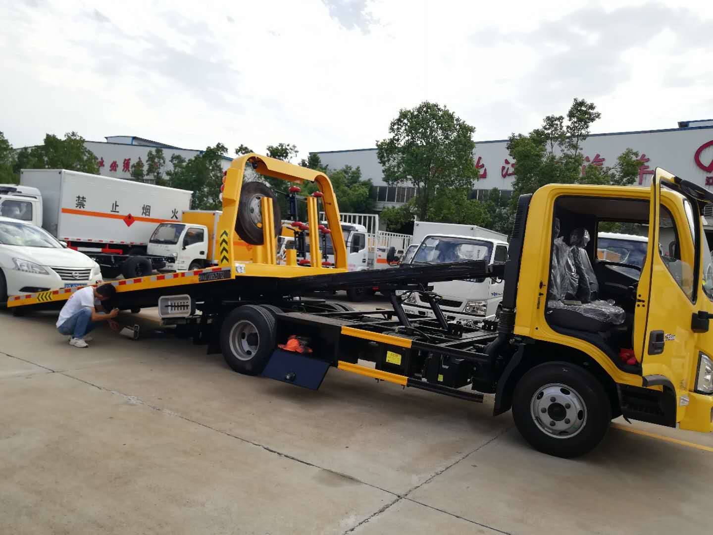 承德市蓝牌奔驰汽车4s店售后救援车