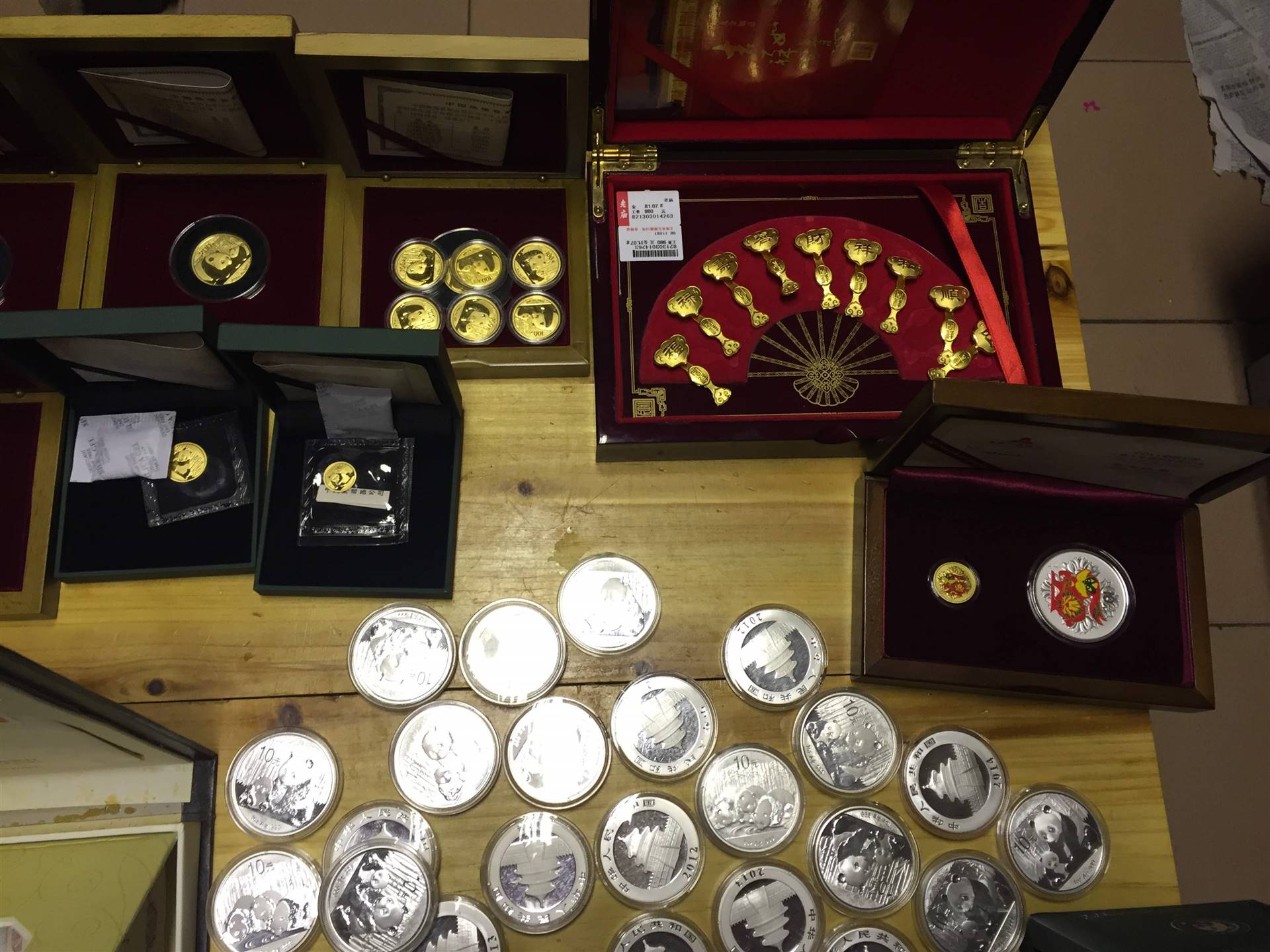 上海回收生肖金银币彩色金银币回收本色生肖金银币回收公司