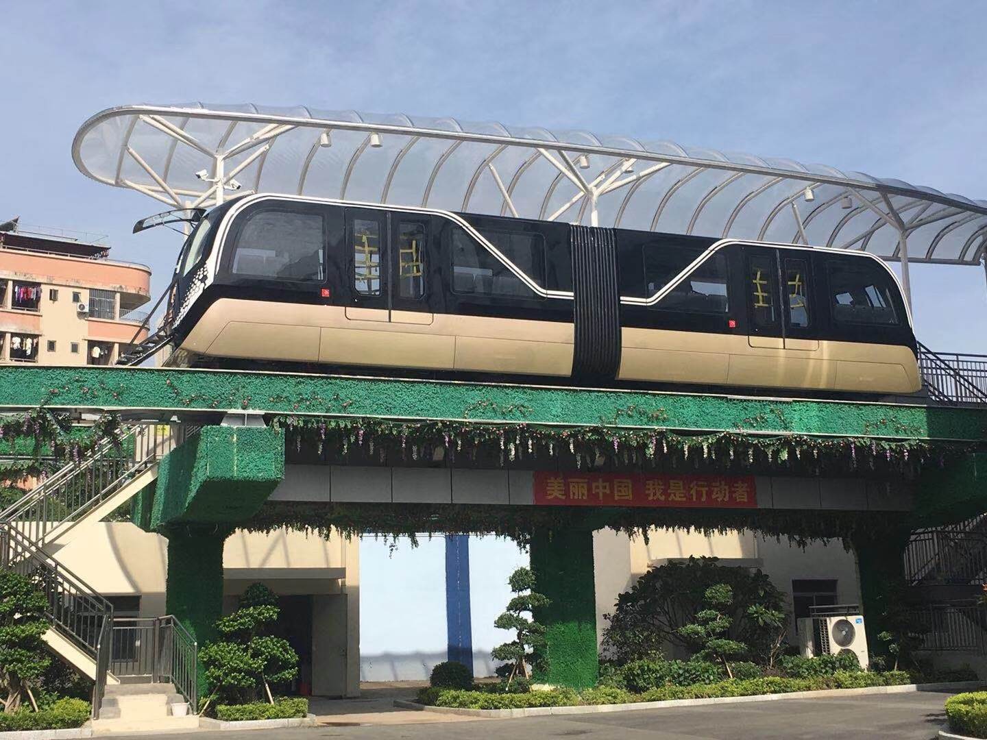 高架小火车爬坡轨道车森林小火车