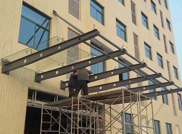 潮州钢结构玻璃雨棚