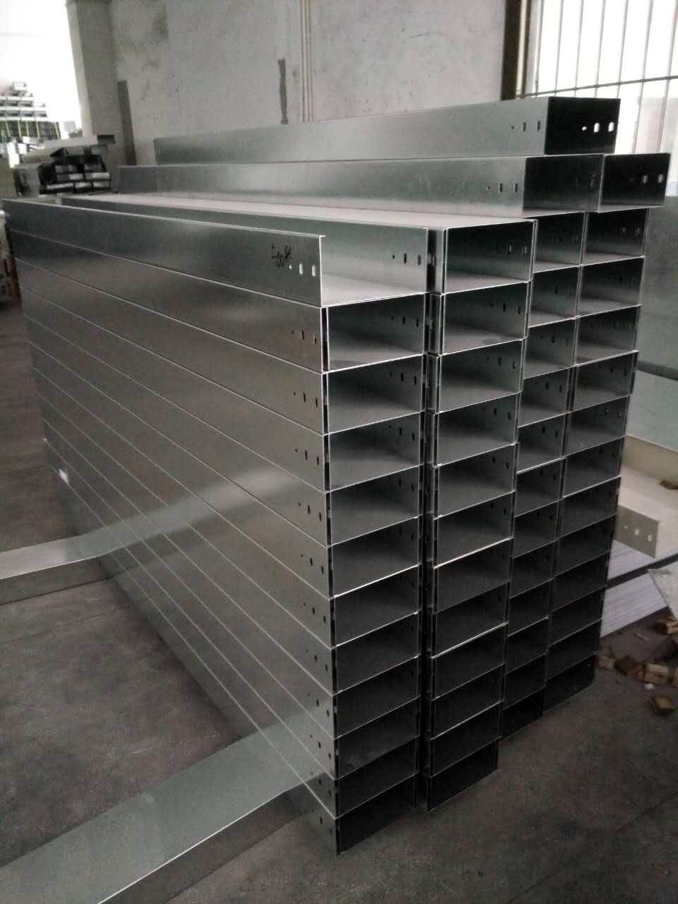 深圳线槽桥架生产厂家镀锌线槽电缆桥架铁线槽桥架