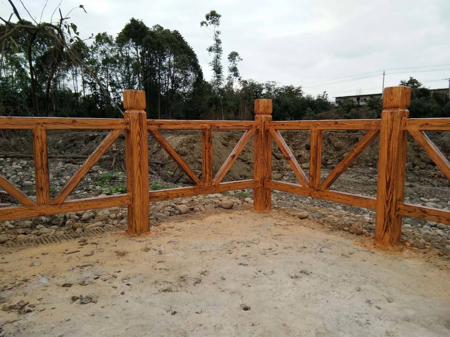 仿木栏杆的价格水泥栏杆的优点河道栏杆为何如此受欢迎