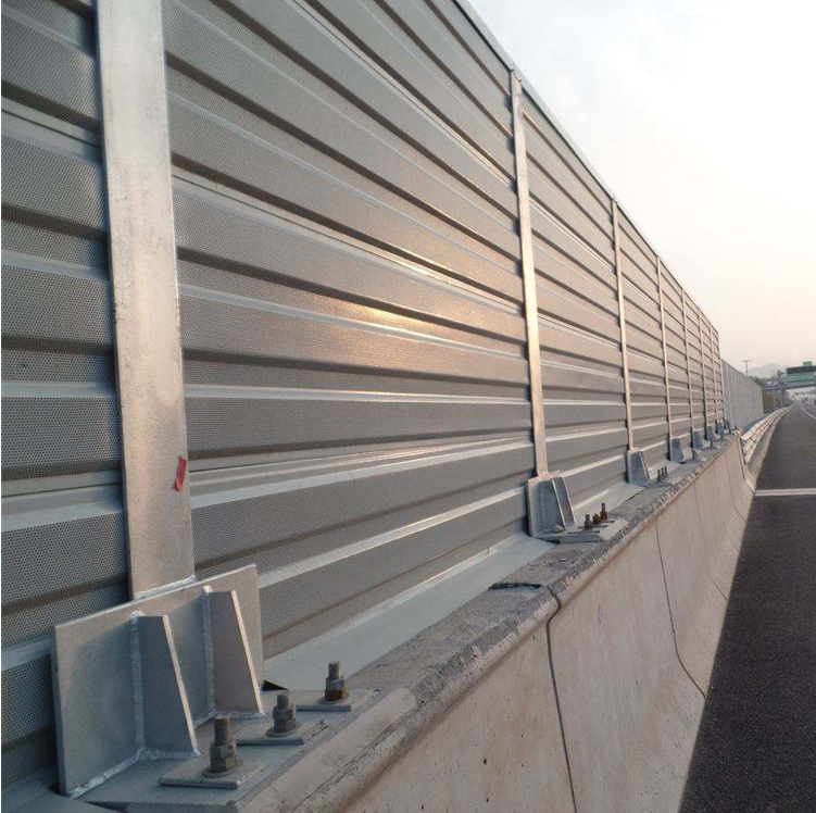 「桥梁声屏障」桥梁声屏障这个词又名桥梁隔音屏