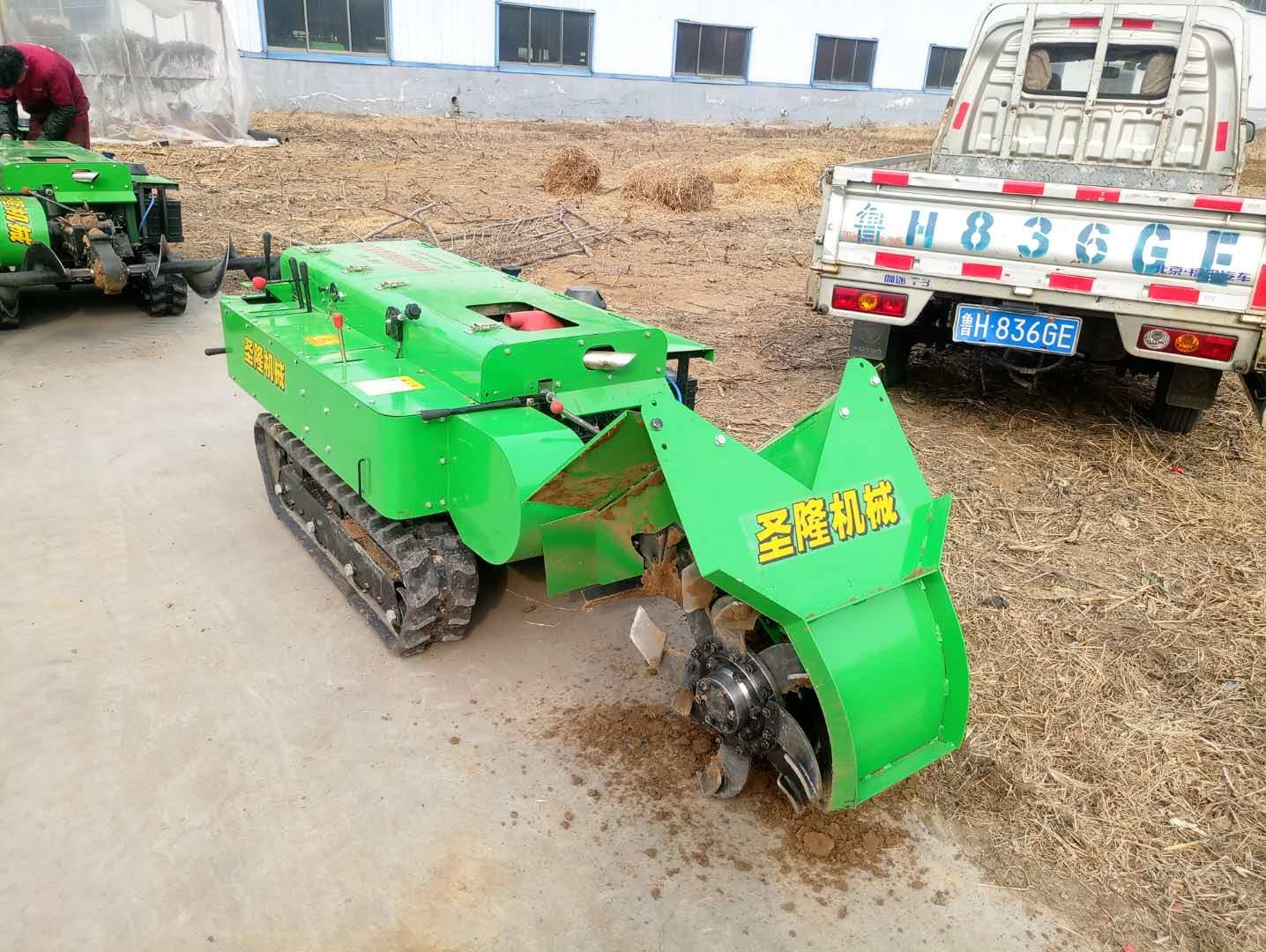 葡萄园开沟机开沟培土机山东圣隆低价出售质量保证