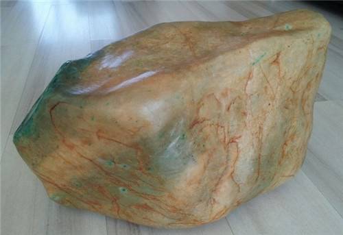 冰种翡翠原石快速成交行情火爆