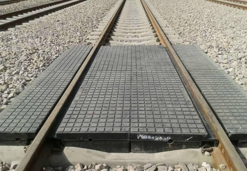 铁路道口板铁路橡胶道口板橡胶道口板安装铁路道口板直发