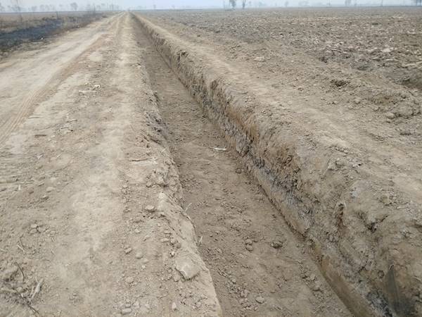 17米做水沟的机器