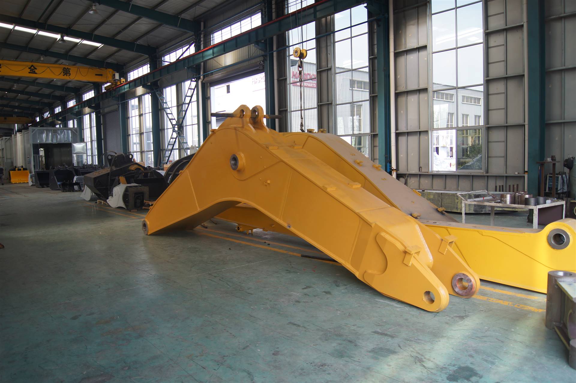 定做挖机大臂小臂订制18米20米大宇220挖机加长臂