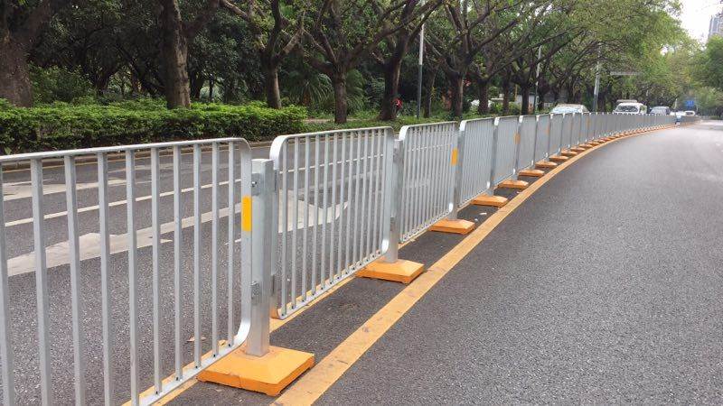 深圳港式护栏厂家广东锌钢护栏厂