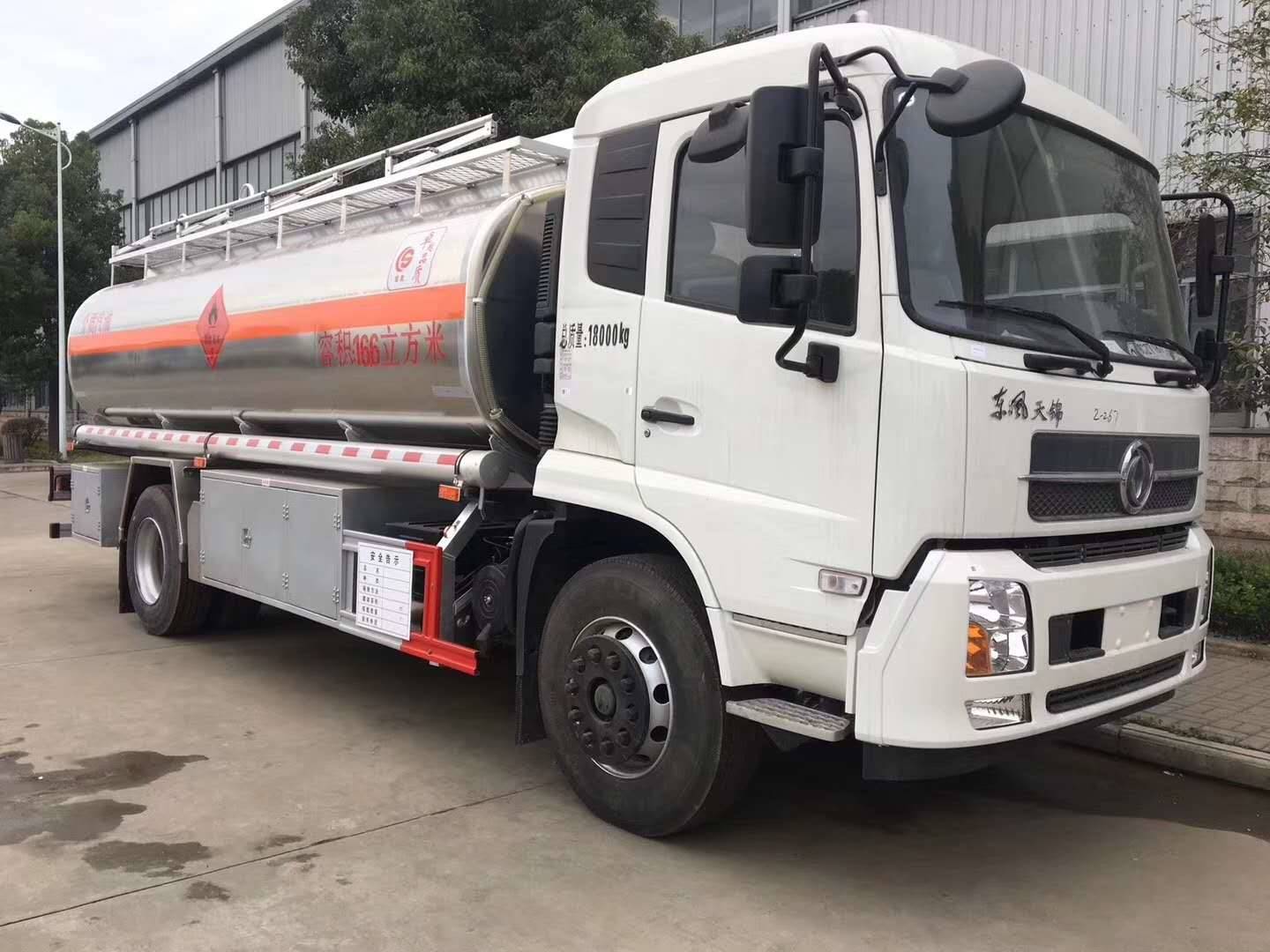 东风天锦10吨油罐车厂家直销有现车