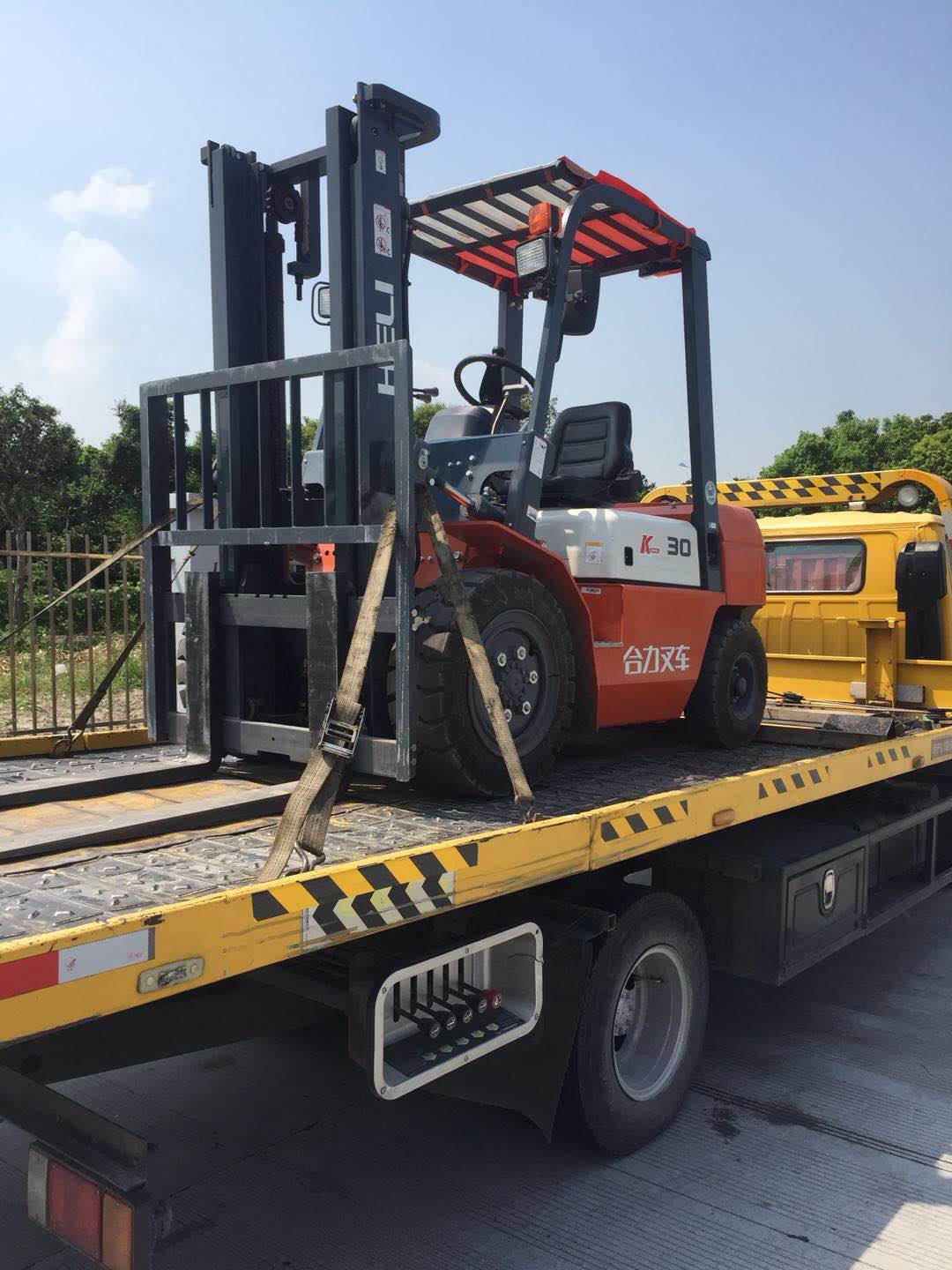 上海松江区牵引拖车公司 新桥镇汽车电瓶搭电道路救援