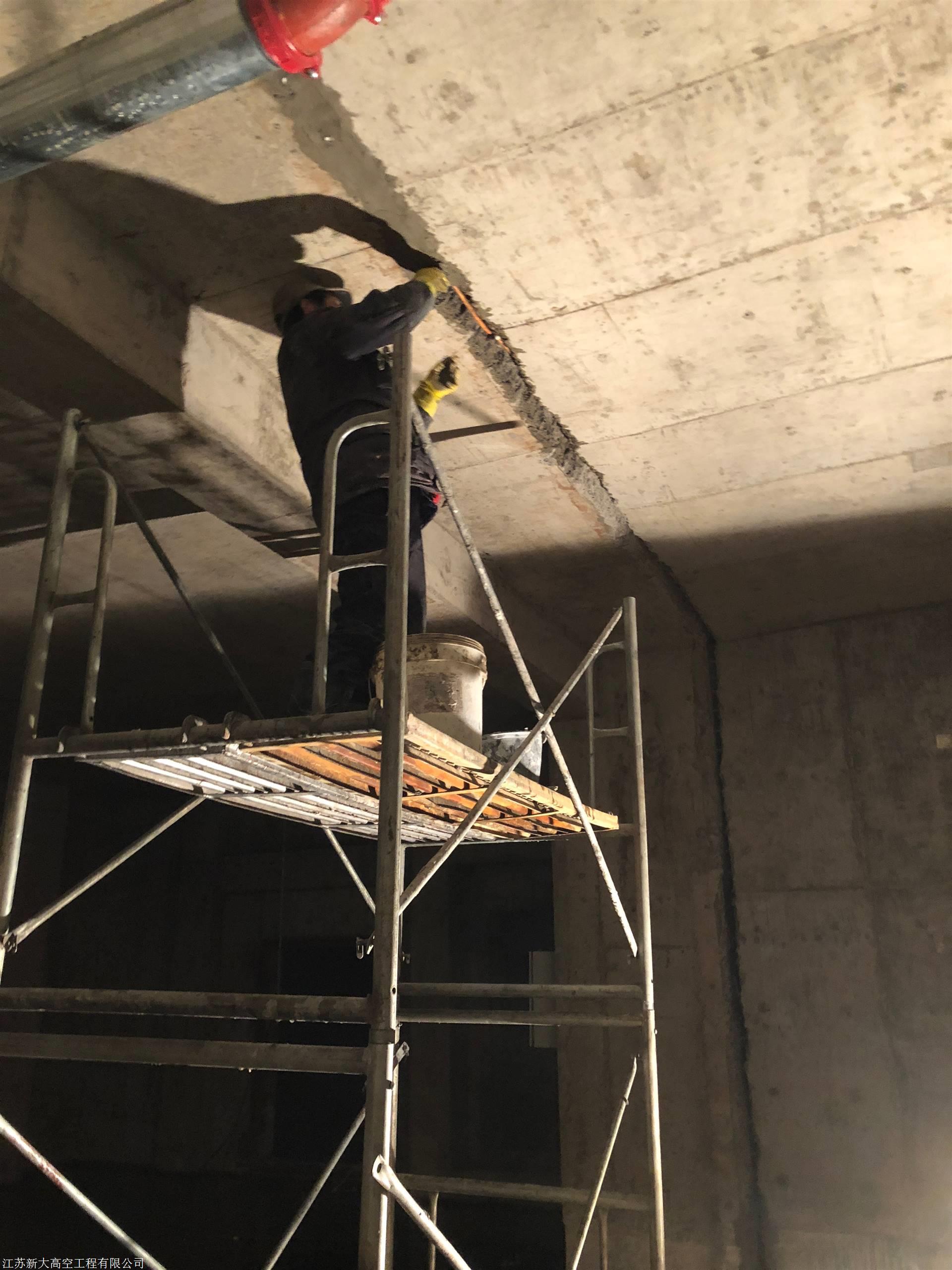 在质量,安全和文明施工上向业主单位交出了满意的 答 卷,水池防水堵漏