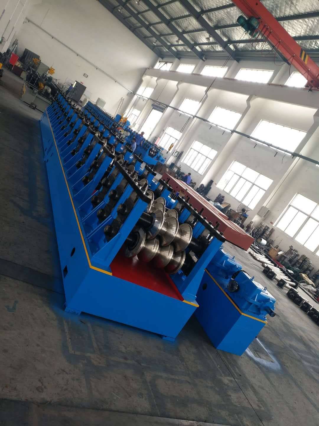 三波护栏板成型设备