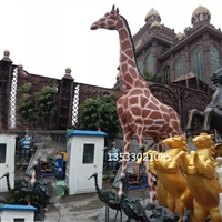 广东长颈鹿雕塑厂家 玻璃钢仿真动物雕塑 户外景观动物长颈鹿摆件