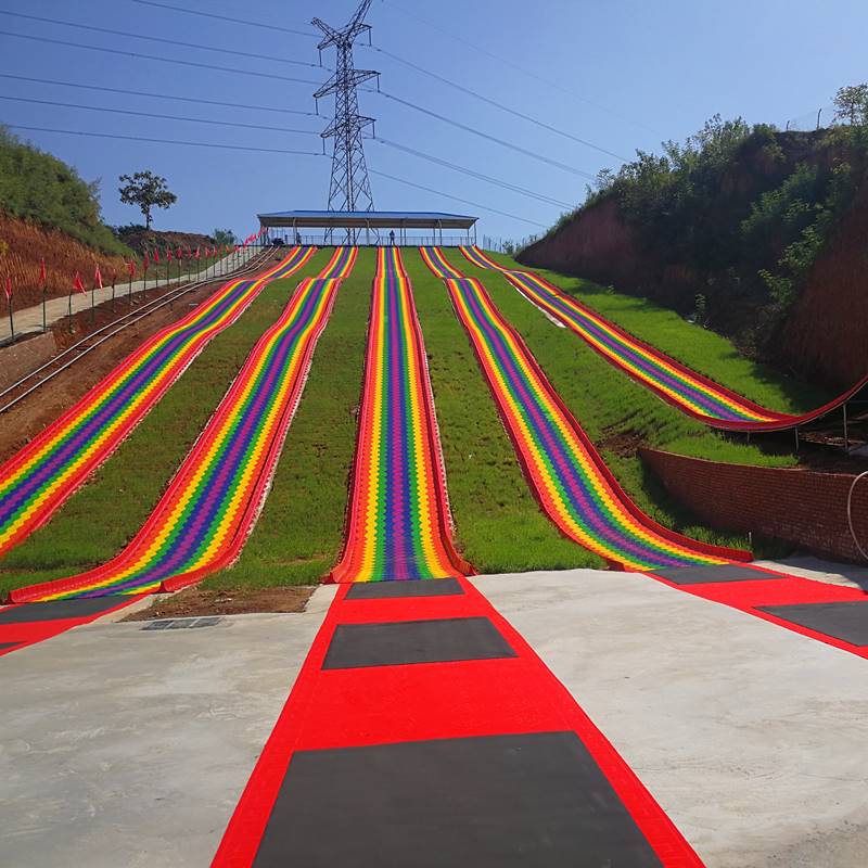 景区电梯七彩云梯厂家彩色七彩旱雪滑道价格
