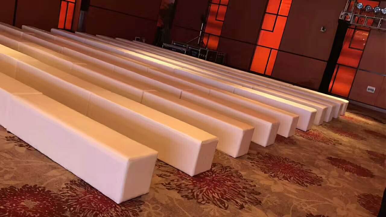 全国庆典物料租赁长条沙发面包凳