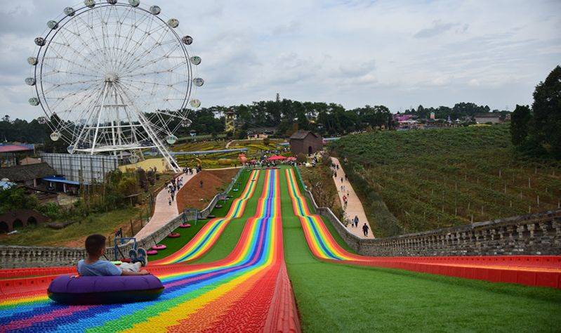 彩虹滑道定制生产厂家 山东万棵松厂家欢迎全国订购