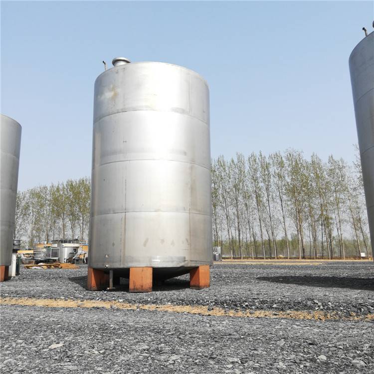 出售二手立式不锈钢储罐,2-4立方不锈钢储奶罐,食品级储罐