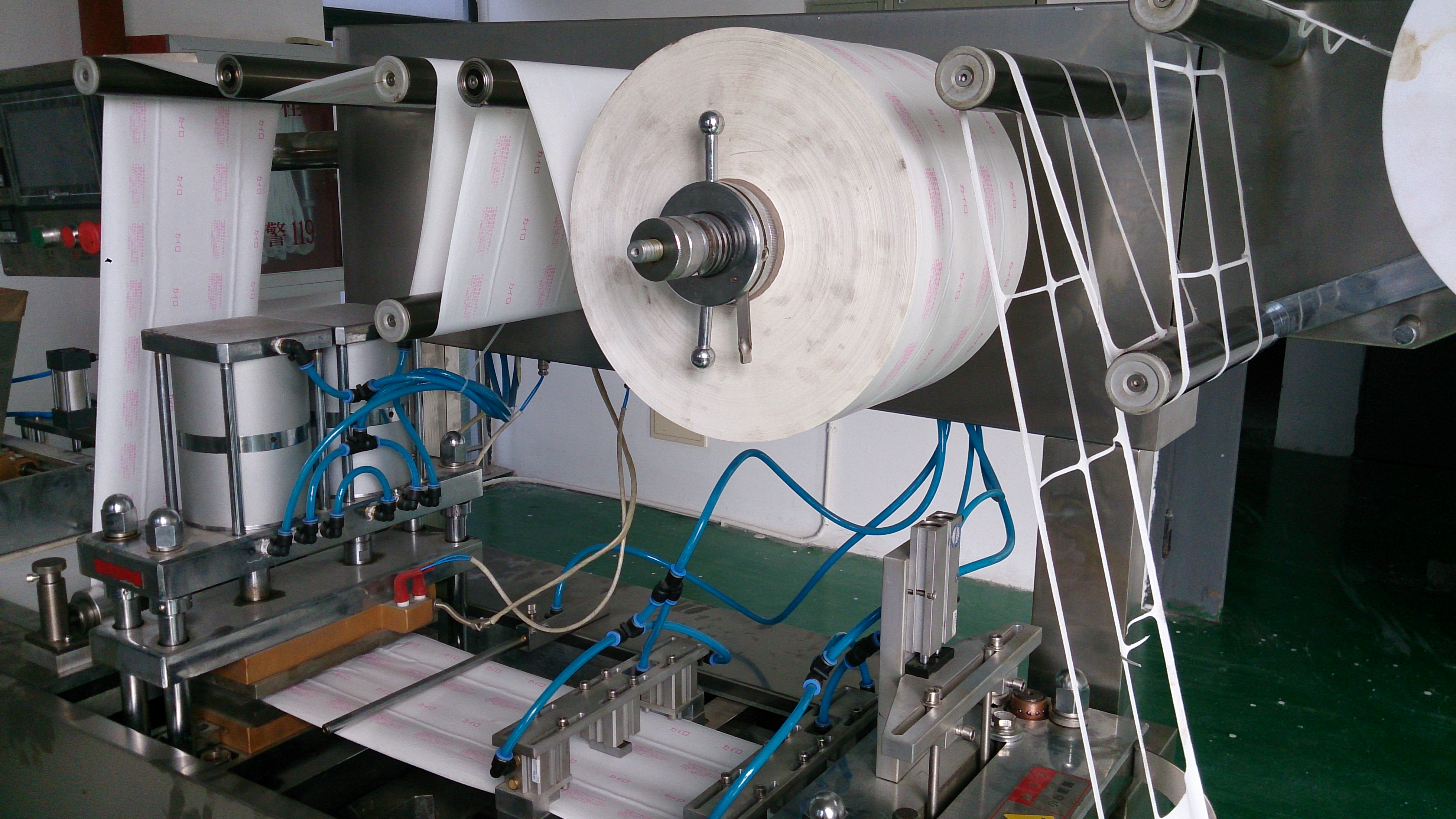 暖宝宝发热贴包装机暖足贴包装机理疗贴包装