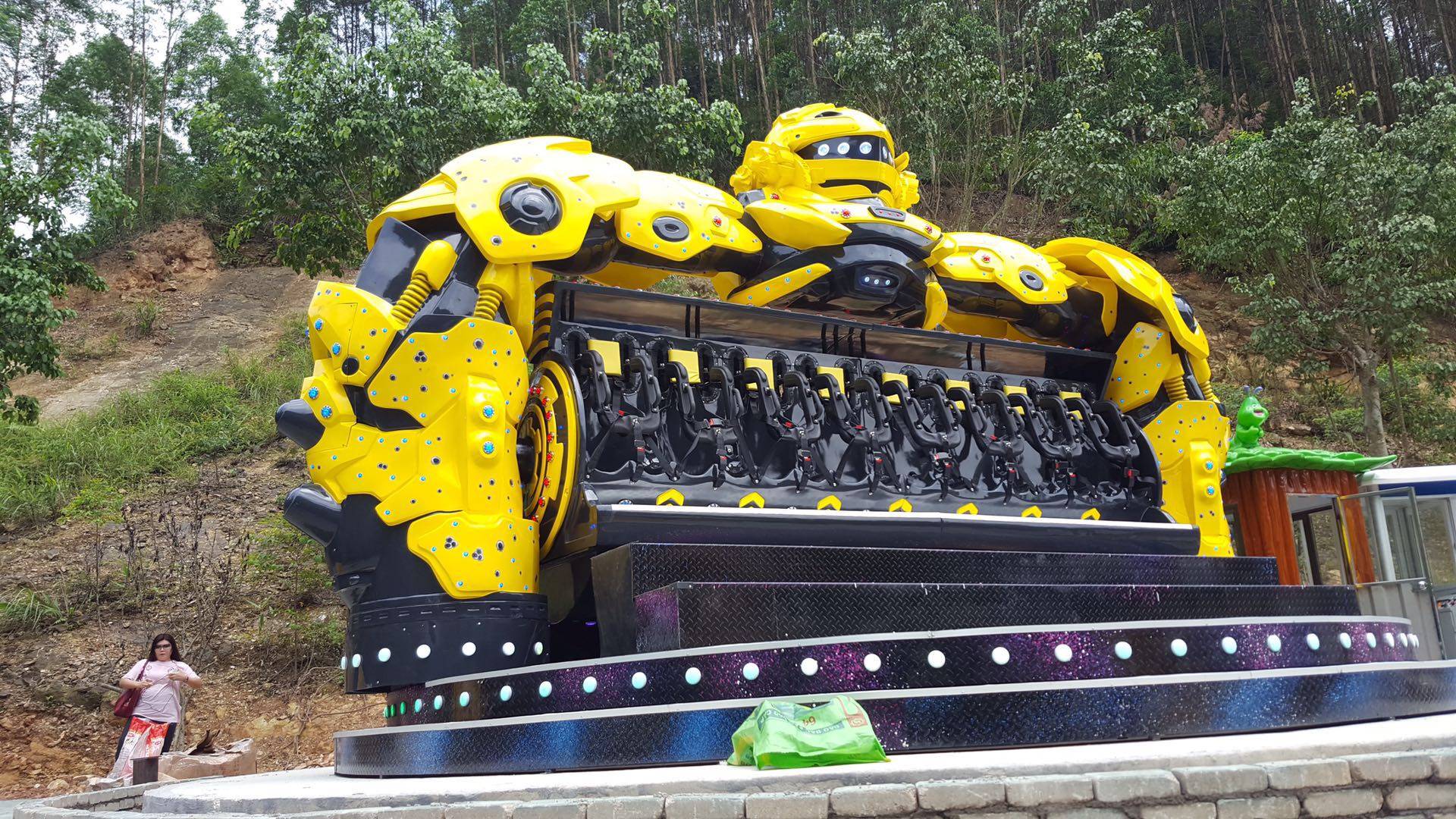 游乐场公园广场儿童游乐设备战火金刚