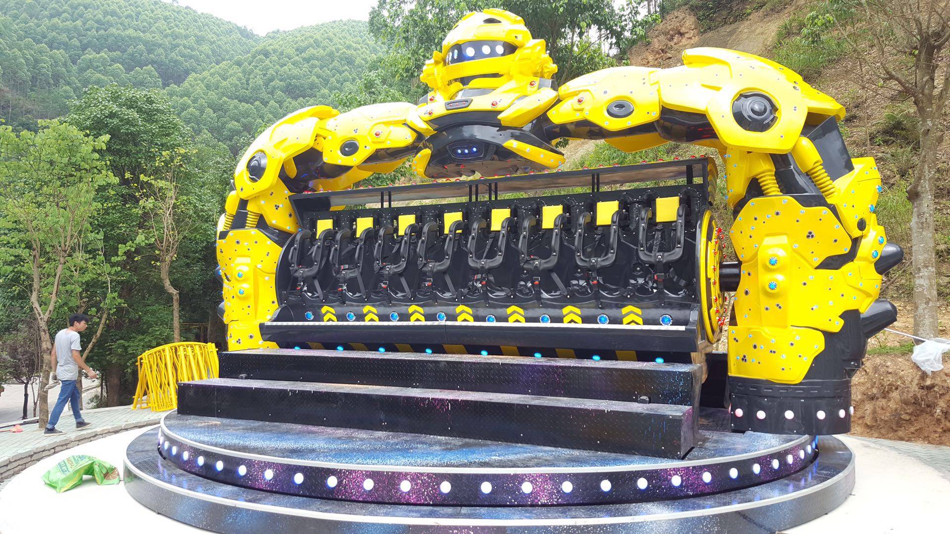 游乐场公园广场儿童游乐设备战火金刚