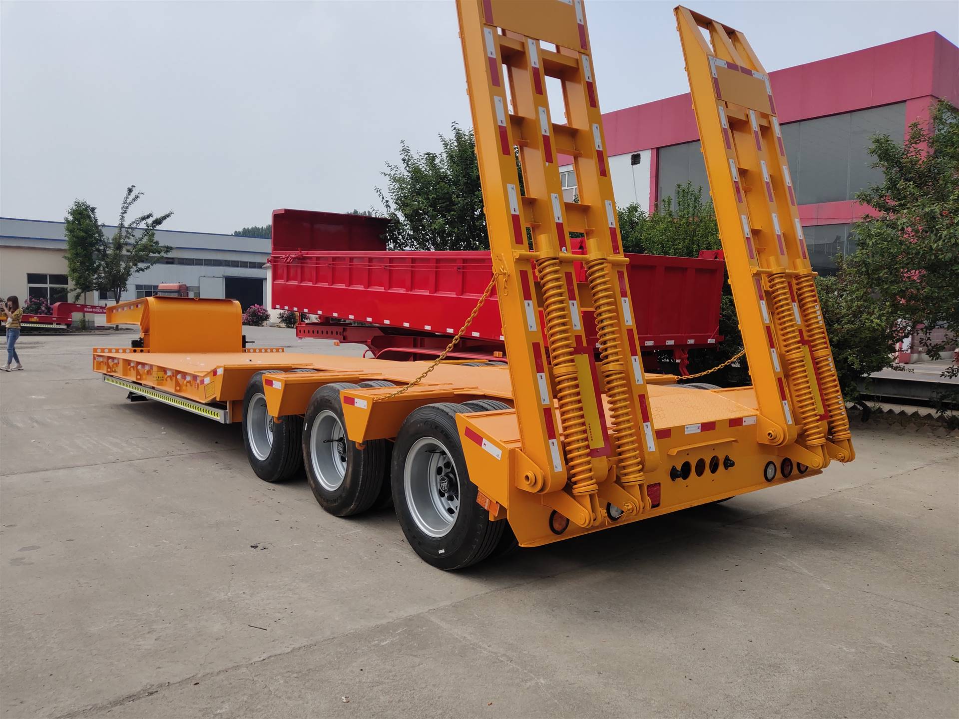 13.75米重型低平板运输半挂车