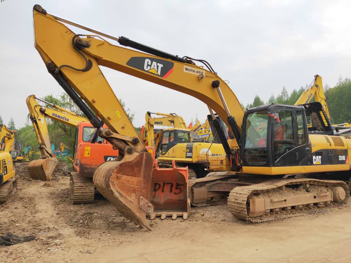 出售卡特324d中型二手挖掘机