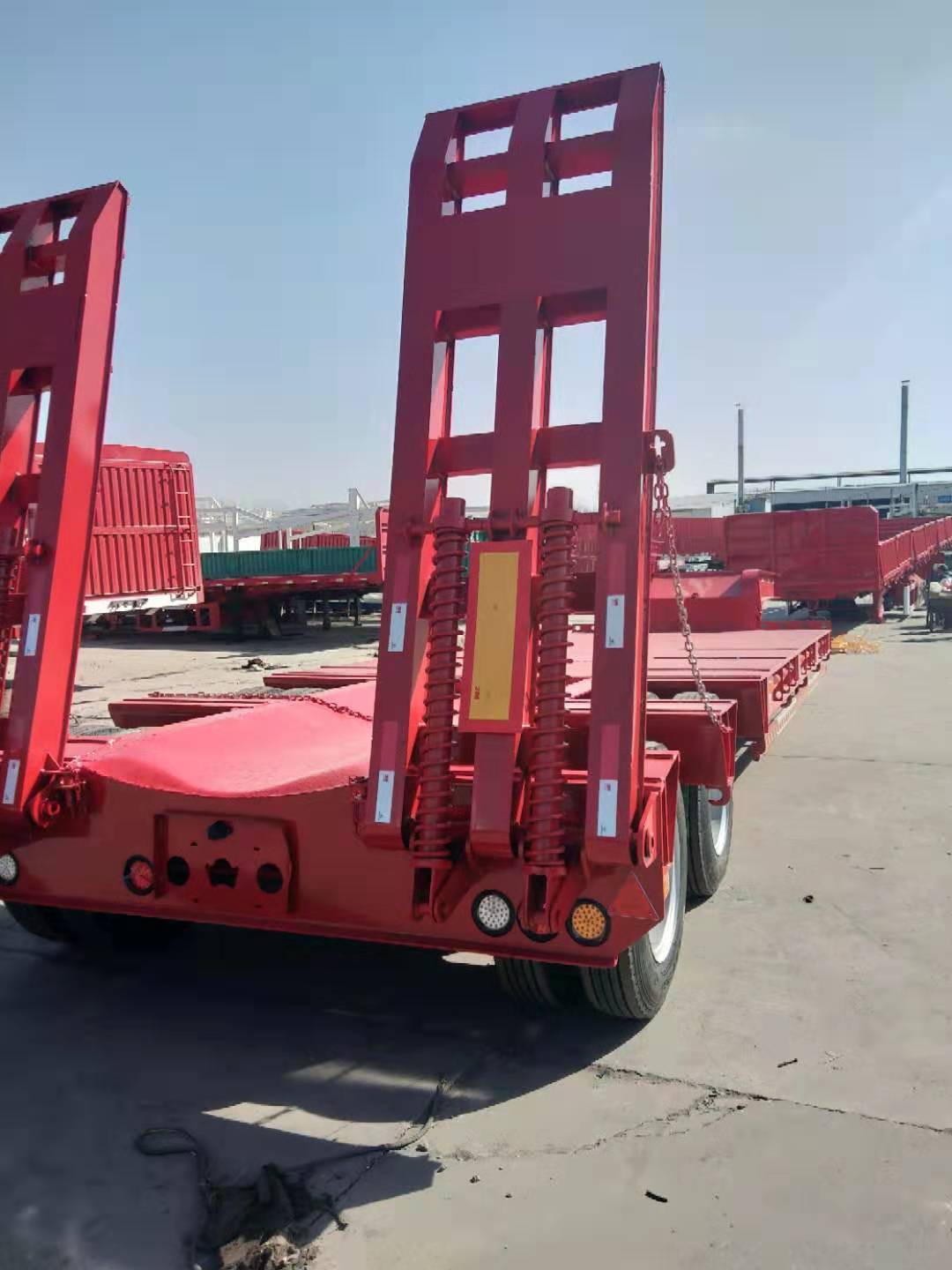 2桥低平板运输半挂车配置及价格