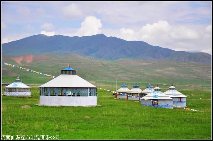 草原上的蒙古包
