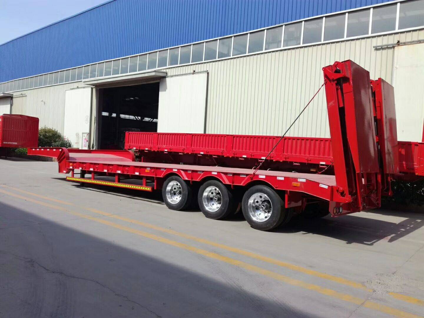 13米钩机板车厂家直销定做两桥三桥爬梯板低平板车