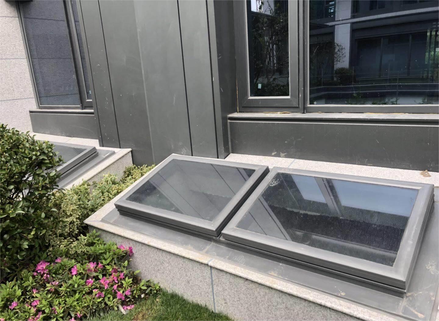 铝合金地下室采光窗