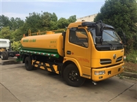 多利卡9吨洒水车