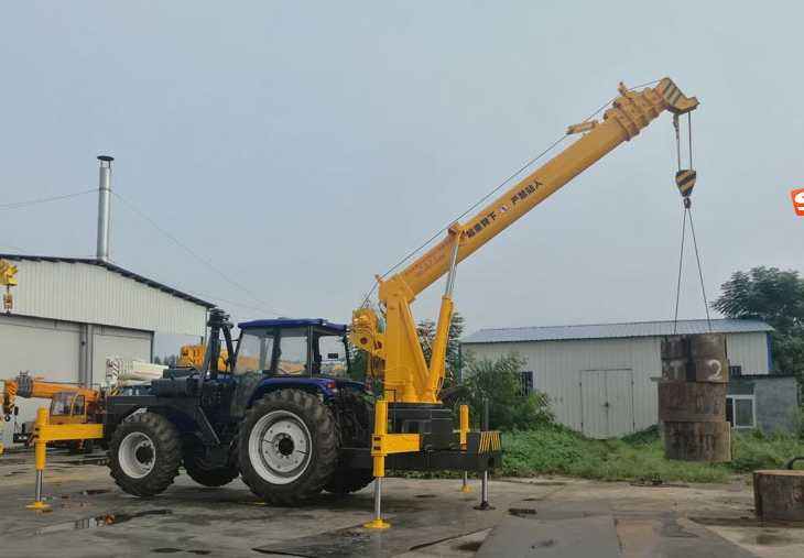 10吨四驱越野拖拉机吊车价格