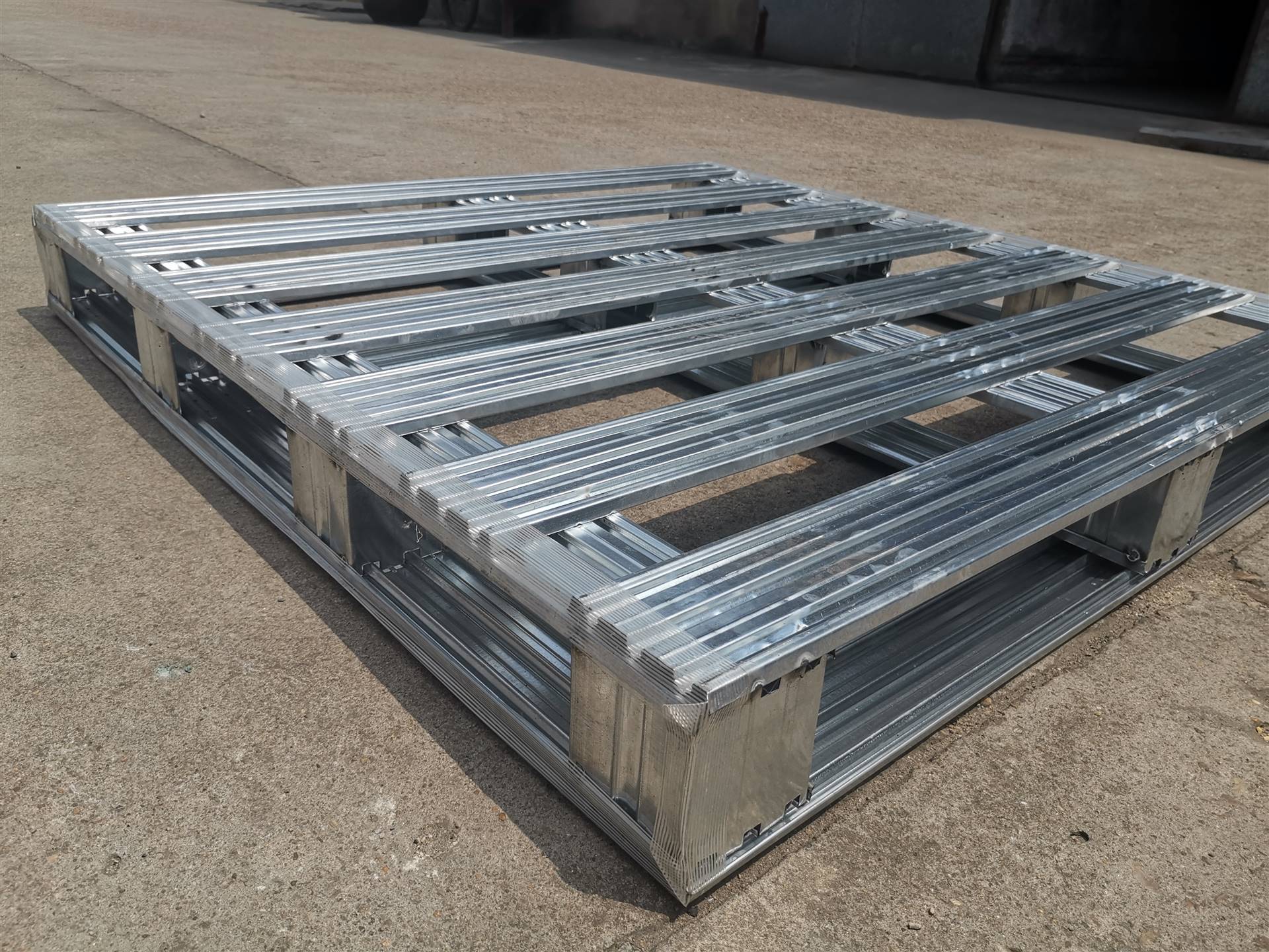 万荣免熏蒸镀锌铁托盘