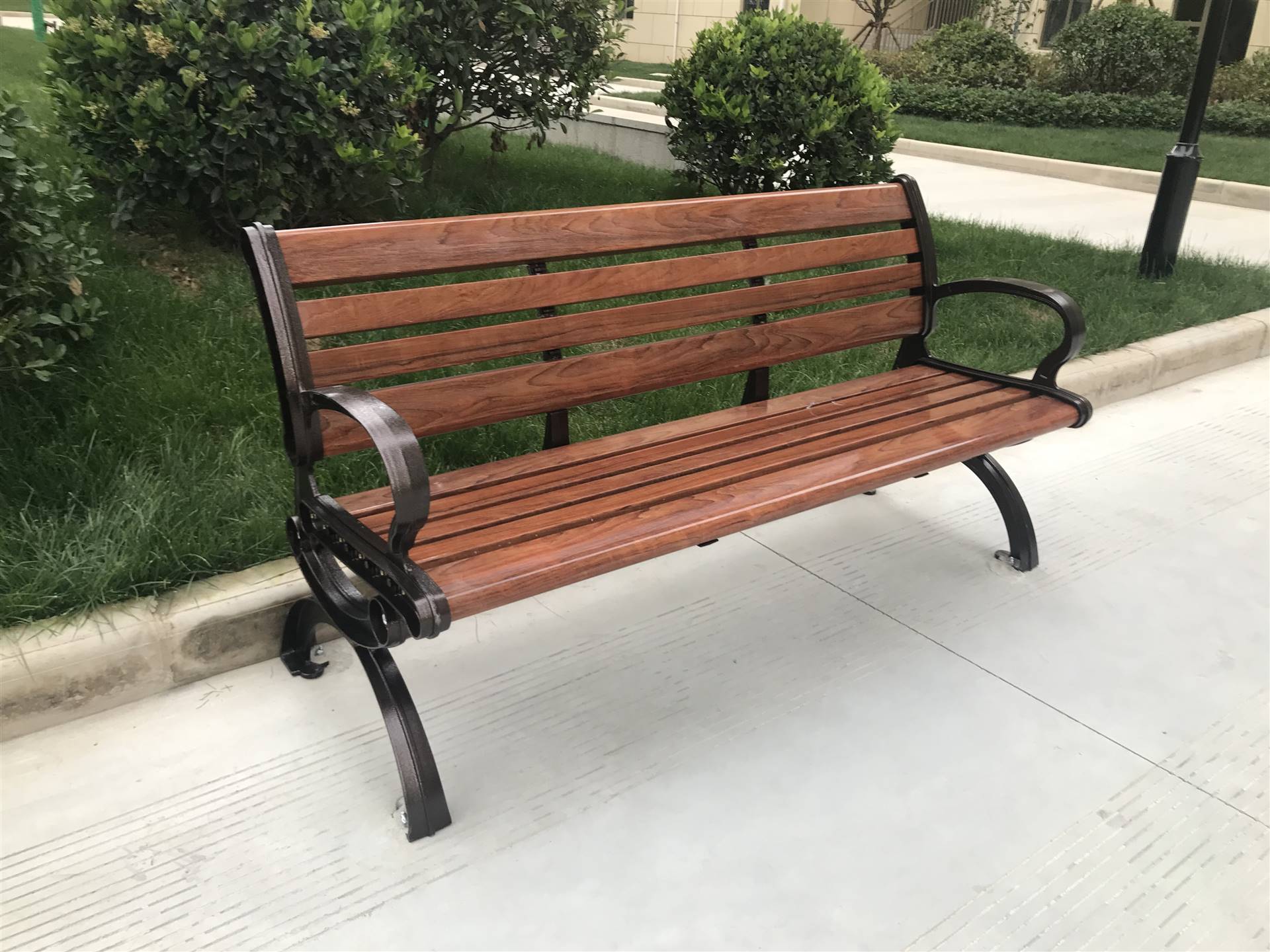 新款户外椅条带木纹椅脚古铜色园林座椅公园椅休闲椅长条椅