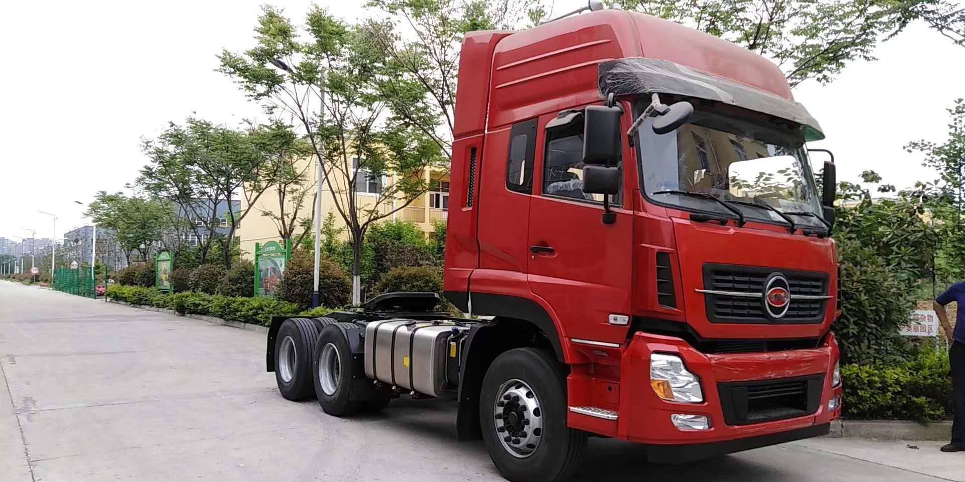 牌单桥牵引头 厂家直销 价格美丽    一拖福德单桥牵引车底盘配置如下